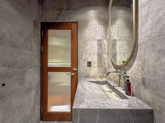 bathroom 7