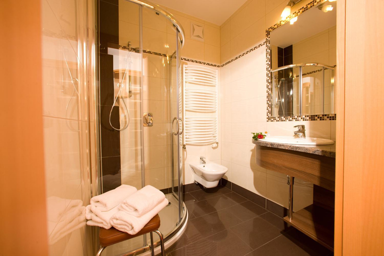 Bathroom, Hotel Garni Drei-Maderl-Haus, Jennersdorf