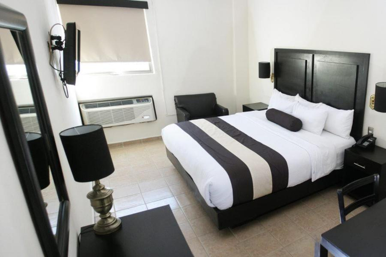Bedroom 2, Hotel El Camino Inn & Suites, Reynosa