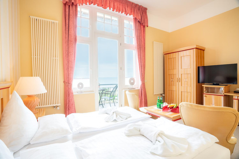 Bedroom, Strandhotel Mowe, Vorpommern-Greifswald