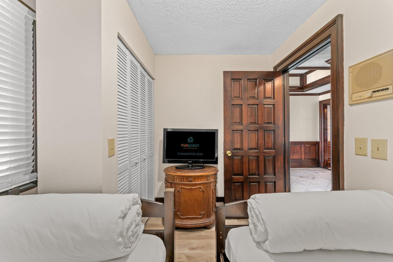 Bedroom 3, The Summit 1501, Bay