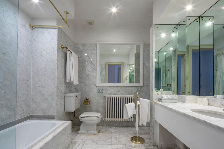 Bathroom 5, Palace Grand Hotel Varese, Varese