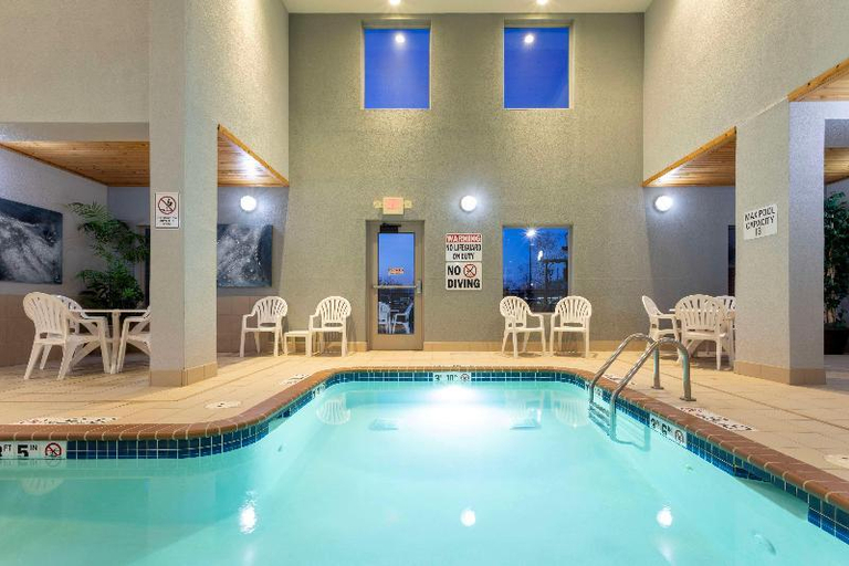 Sport & Beauty 5, GrandStay Hotel & Suites Downtown Sheboygan, Sheboygan