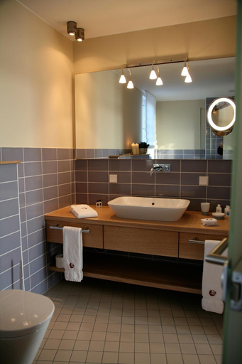 Bathroom 2, Strand-Hotel Seenelke, Wilhelmshaven
