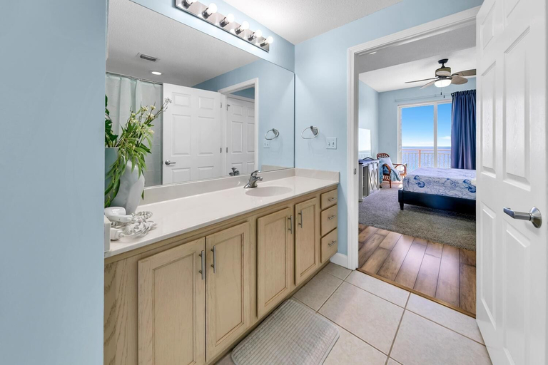 Bathroom 4, Sterling Reef 1904- Penthouse, Bay