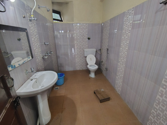 Bathroom, Hotel Gauri Shankar & Restaurant, Uttarkashi