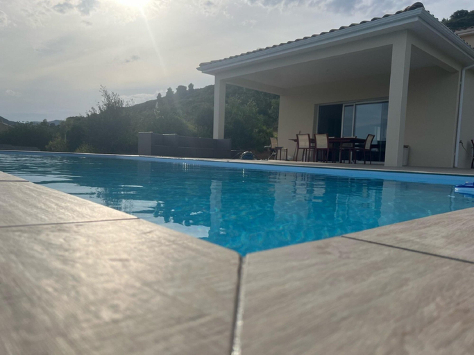 Pool 2, Villa L'esquirol With View and Pool, Hérault