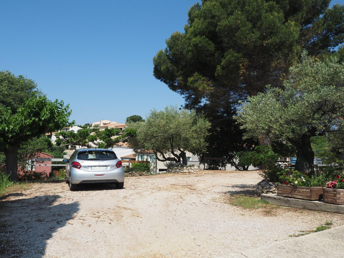 Others 3, Villa in Bellegarde near Pont du Gard, Gard