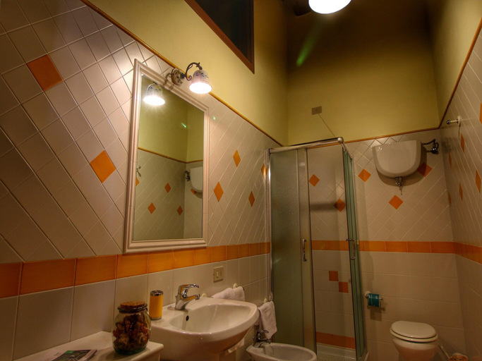 Bathroom 3, Farmhouse in Tuscany near Bibbiano Castle, Siena