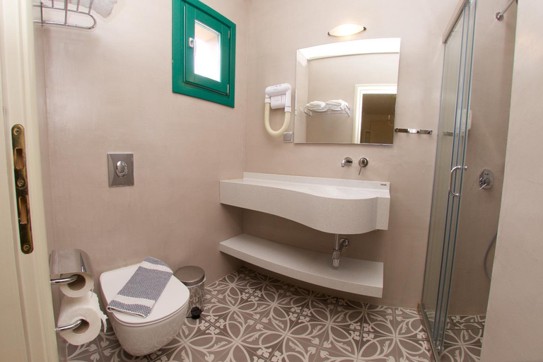 Bathroom 5, Dafnoudi Hotel Apartments, Ionian Islands