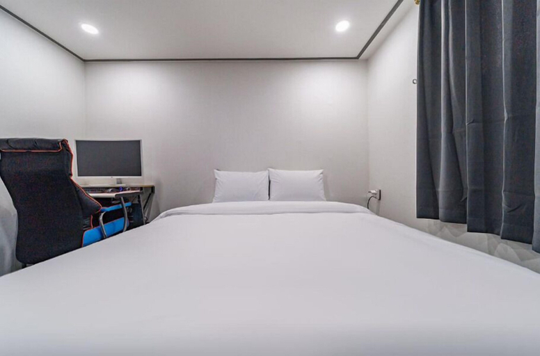 Bedroom 4, ON and OFF-Sungui Station, Nam