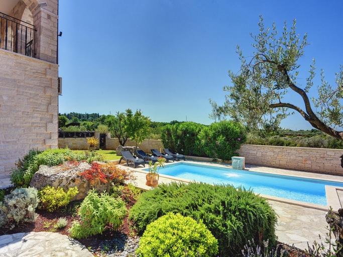 Sport & Beauty 2, Villa near Rovinj with Pool and Sea Views, Rovinj
