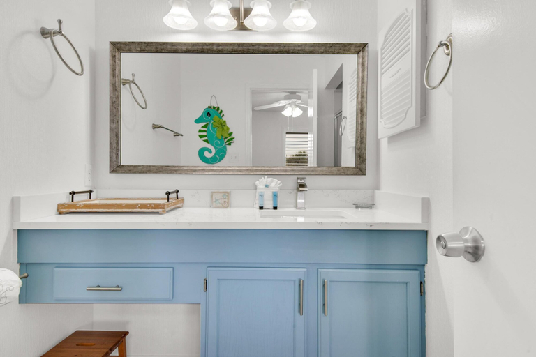 Bathroom 4, Sandprints A12, Walton