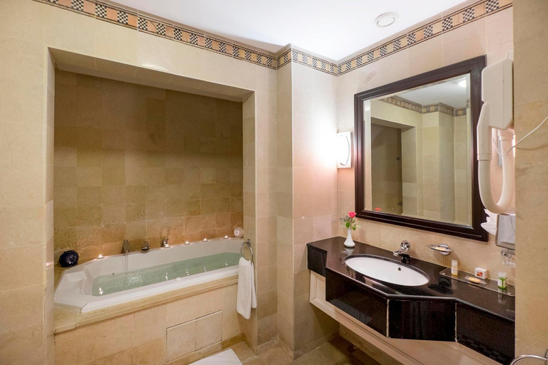 Bathroom 5, Medina Solaria and Thalasso Hotel, Hammamet