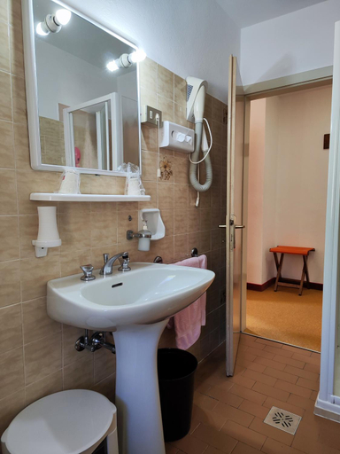 Bathroom 3, Albergo Pensione Sport, Belluno