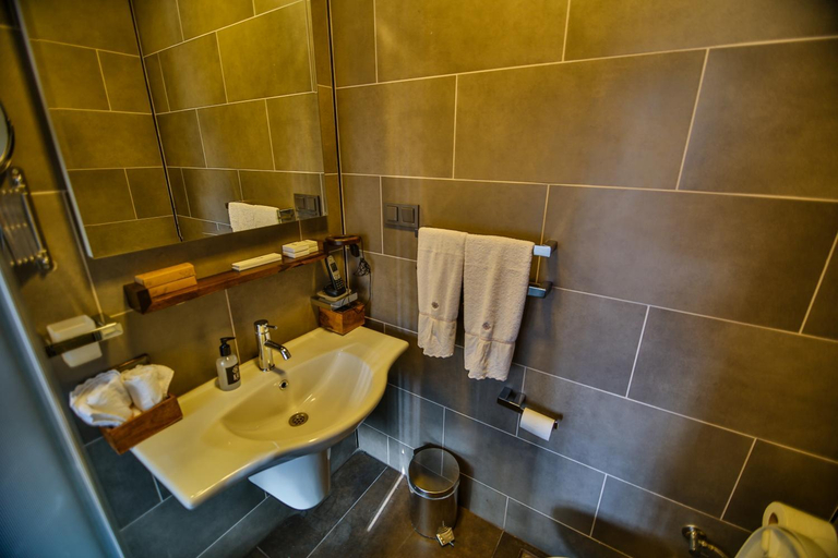 Bathroom 5, Kaf Konak, Merkez