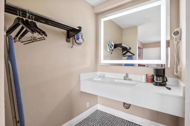 Bathroom 3, Executive Inn Milpitas, Santa Clara