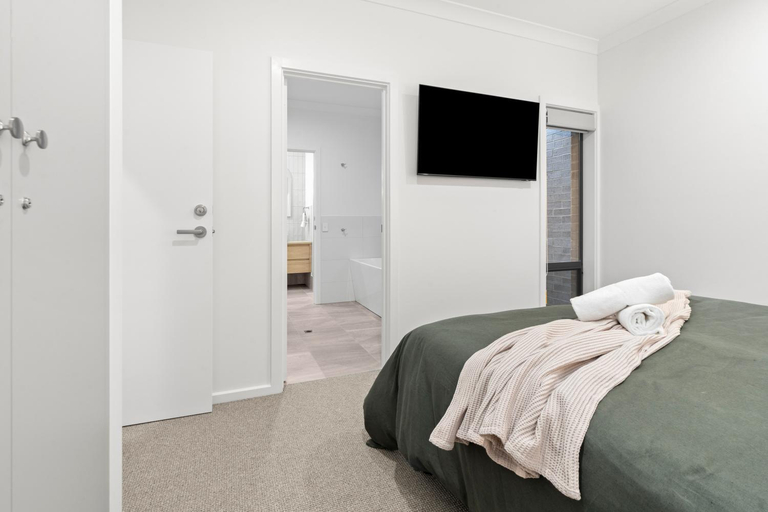 Bedroom, Boats and Bedzzz Houseboat Stays, Renmark Paringa - Renmark