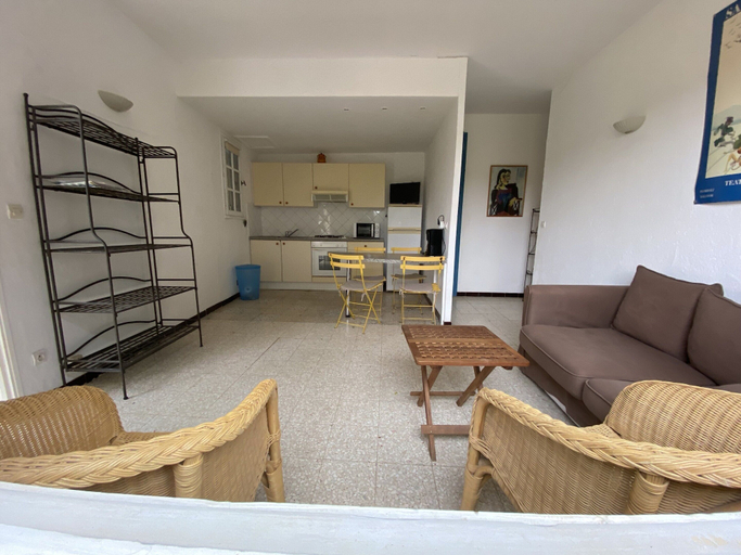 Living room 3, Apartment With Pool Amid Vineyards and Near the Beach, Hérault