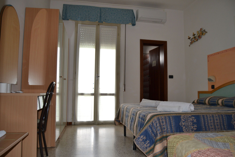 Bedroom 3, Hotel Rosy, Rimini