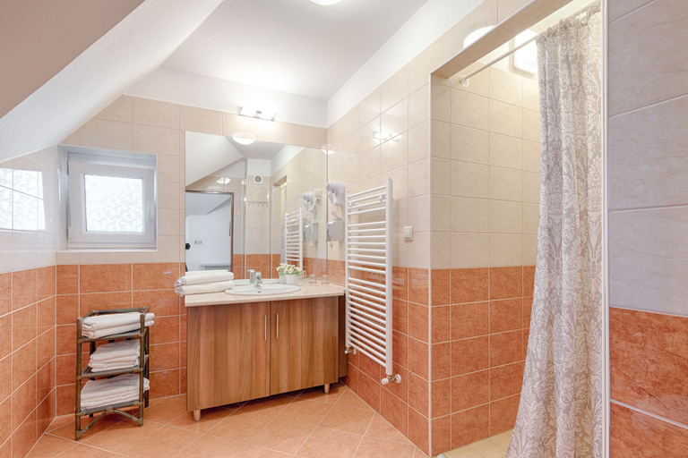 Bathroom 3, Fortuna 7 Apartments, Hévíz/Keszthely