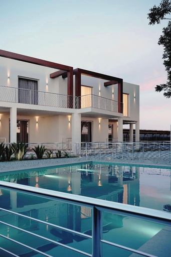 Sport & Beauty, Acquaviva Suites with common pool, Livorno