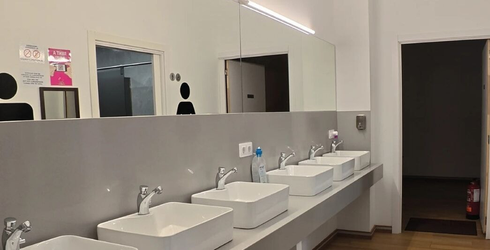 Bathroom 2, Aiora Hostel, Valencia
