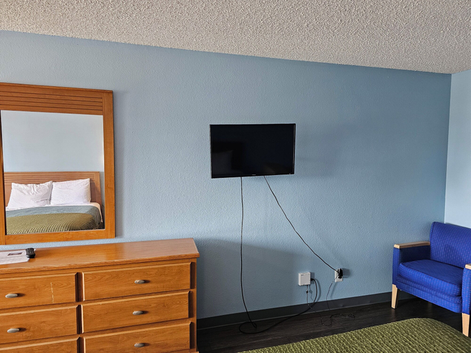 Others 5, Sumner Motor Inn, Pierce