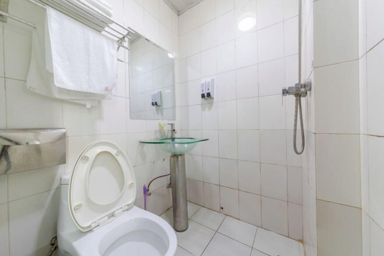 Bathroom, Chashan Hostel, Shanghai