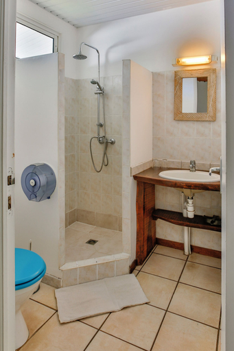 Bathroom 4, Pension de la Plage