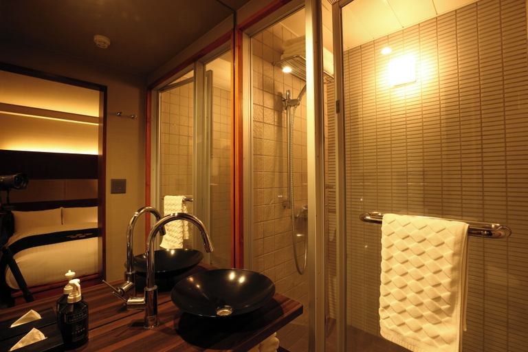 Bathroom 12