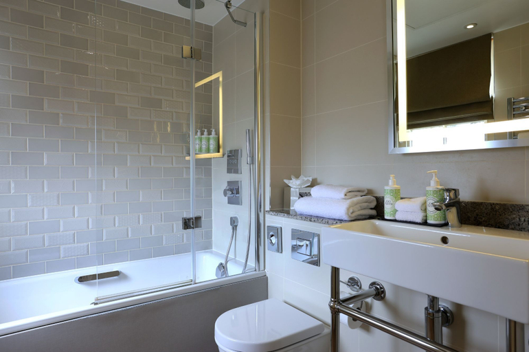 Bathroom 4, Castle Hotel Windsor, Slough