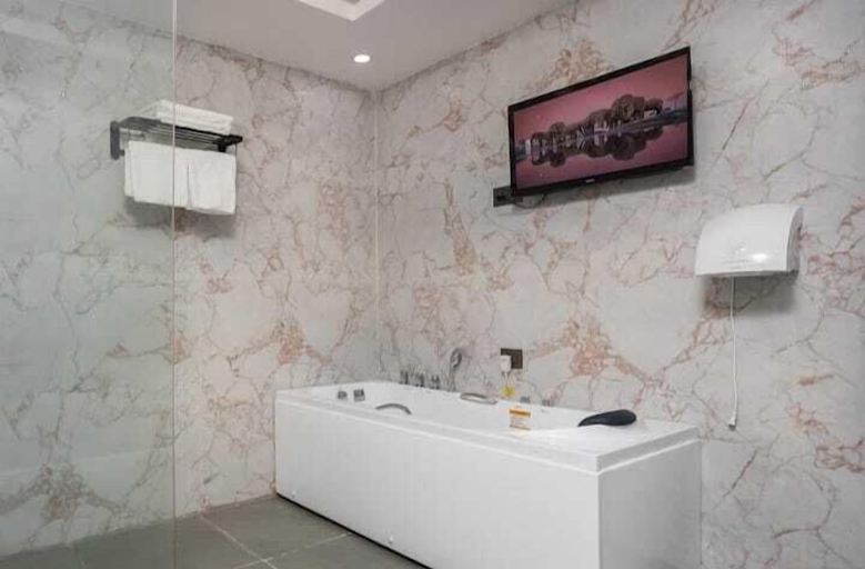 Bathroom 5, Hotel Robot, Bagmati
