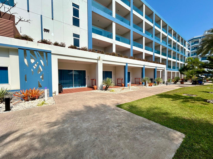 Exterior 10