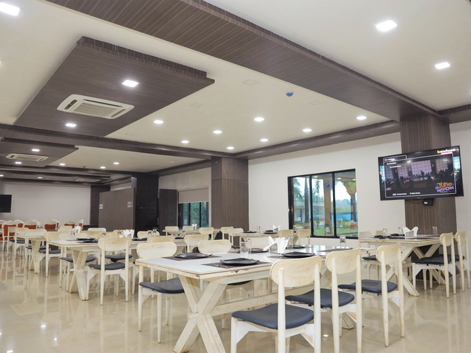 Food & Drinks, Praveg Rezort Silvassa, Dadra and Nagar Haveli