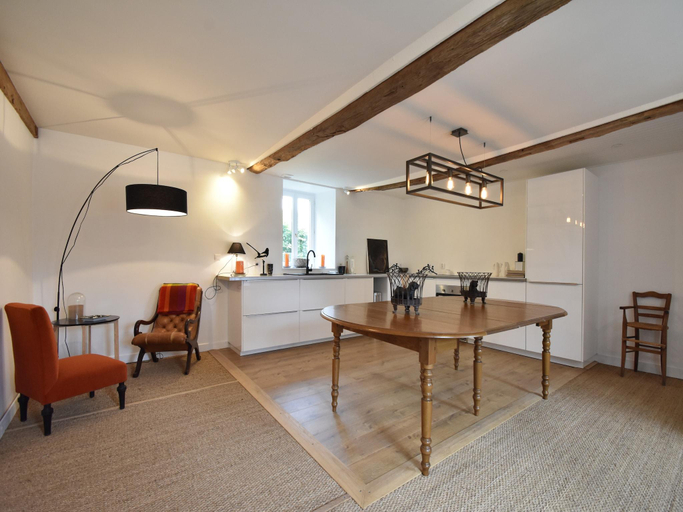 Others 5, Holiday home in Angers with private garden, Mayenne