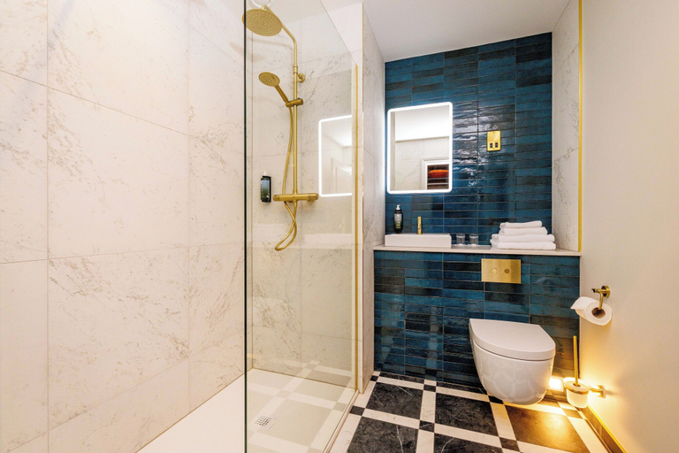 Bathroom 4, The Club House Hotel