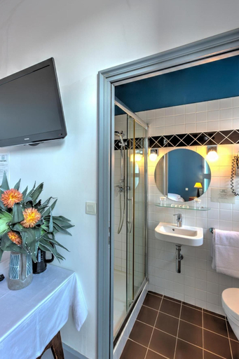Bathroom 4, Hotel Le Rayon Vert, Seine-Maritime
