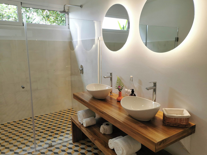 Bathroom 4, Tortuga Lodge, Pococí