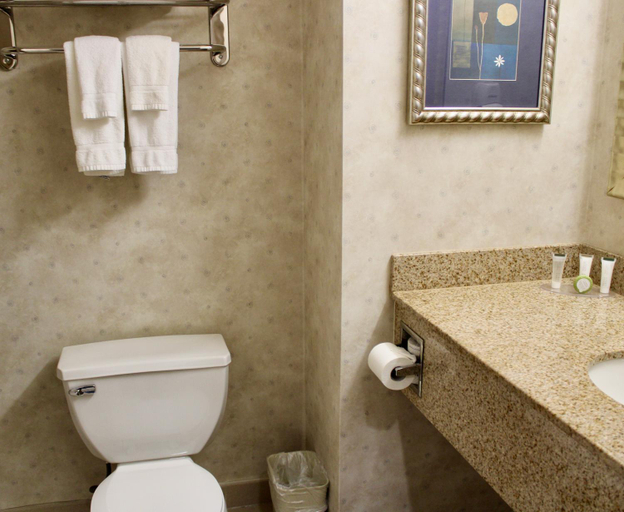 Bathroom 3, Marco LaGuardia Hotel & Suites, New York