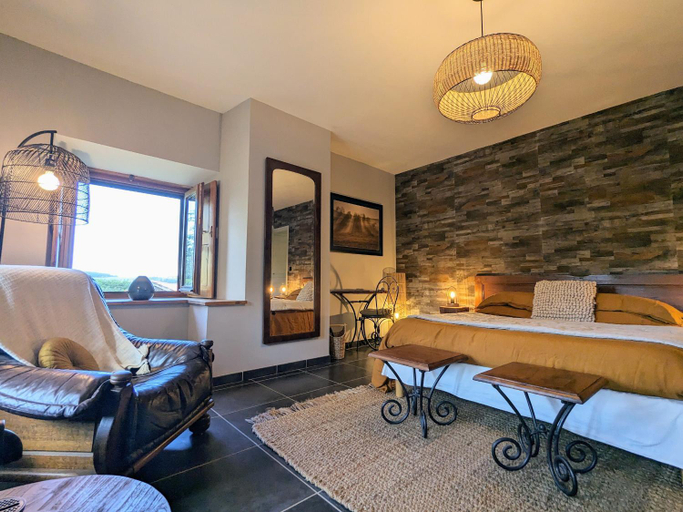 Bedroom 3, Suite spacieuse avec bien-etre, parking, wifi, a Saint-Privat-d'Allier - FR-1-582-491, Haute-Loire
