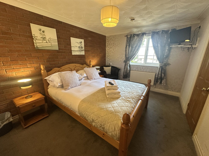 Bedroom 2, The Crooked Inn, Cornwall