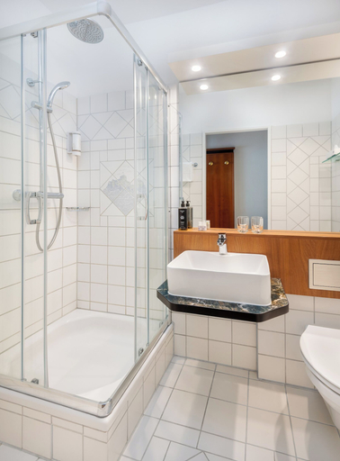 Bathroom 5, Wyndham Garden Lahnstein Koblenz, Rhein-Lahn-Kreis