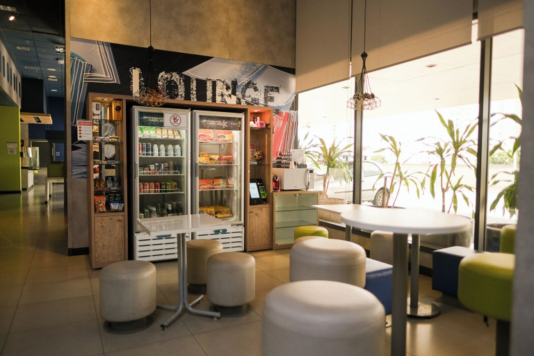 Food & Drinks