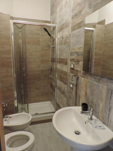 Bathroom 3, La Suite Rooms & Apartments, Bologna