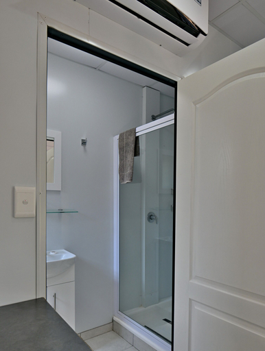 Bathroom 4, SleepOver Beitbridge, Vhembe