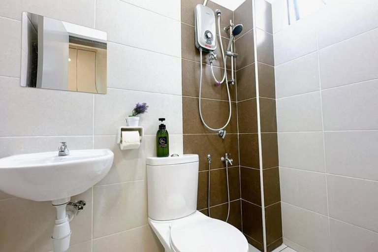 Bathroom 3, A15 Tebing Dato Onn 15 FamilySweetHomestay 15PAX, Johor Bahru