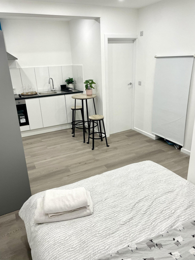Others 3, Charming 1-bed Studio in London, London