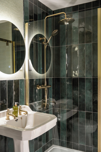 Bathroom 3, The Harbourview Hotel, Mid and East Antrim
