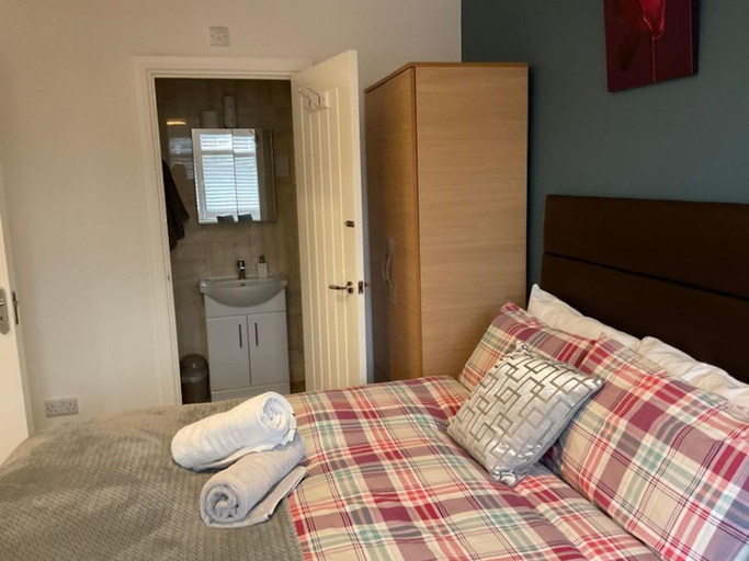 Bedroom 2, Apple House Guesthouse Wembley, London